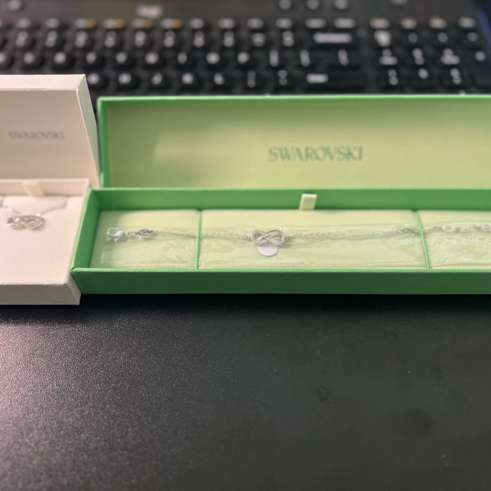 Swarovski Silver Pendant and Bracelet set